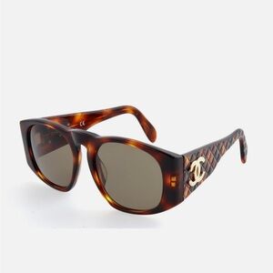 CHANEL Tortoiseshell Quilted-Arm Sunglasses with Gold Logo